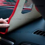 34.Tapis tableau de bord Isuzu DMax 2015 noir et rouge